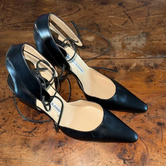 Manolo Blahnik Heels size 38 1/2 - Picture 2 of 3